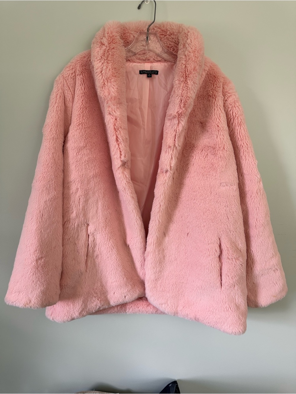 The Pyramid Collection pink faux fur coat XL